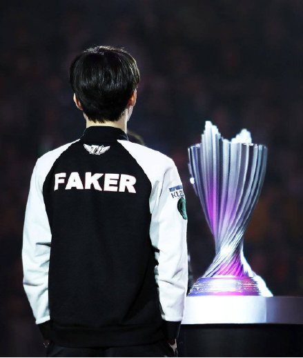 开云体育官网-FPX横扫HKA，Faker绝境逆转