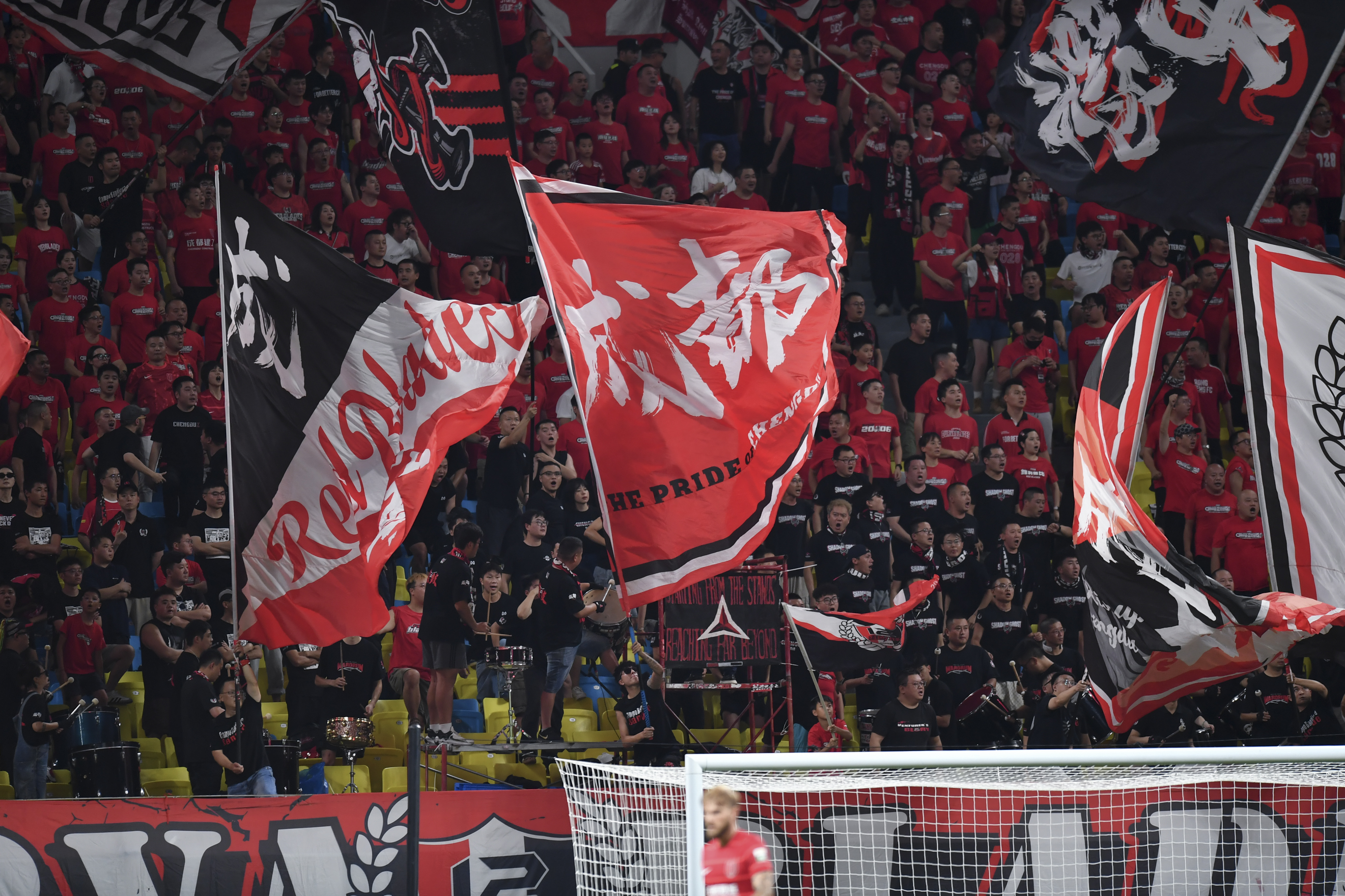 开云平台-中国险胜马德里竞技,本泽马三分雨点燃全场