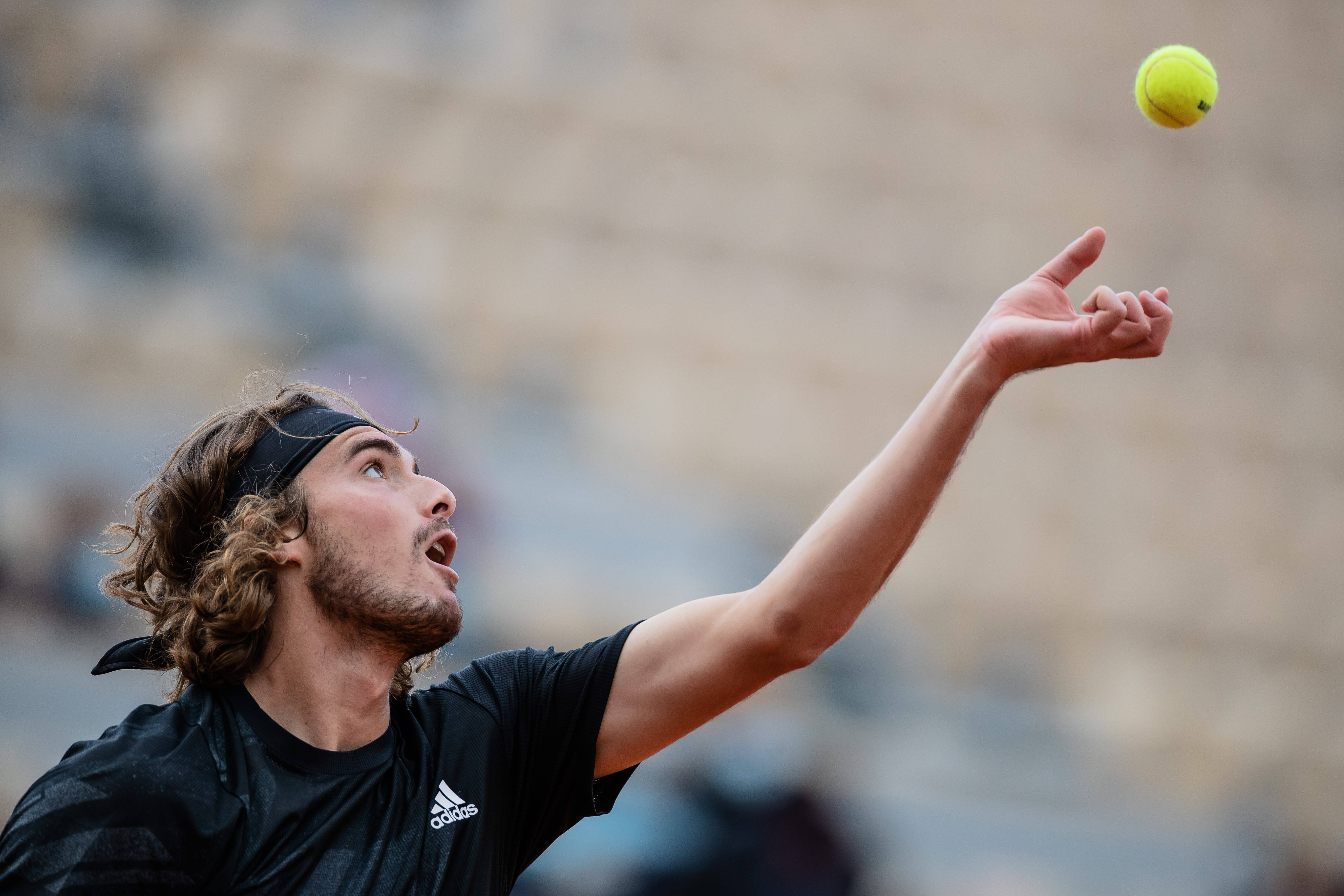 开云体育平台APP-包含英国网球队鏖战世界网球队,西西帕斯完成帽子戏法的词条