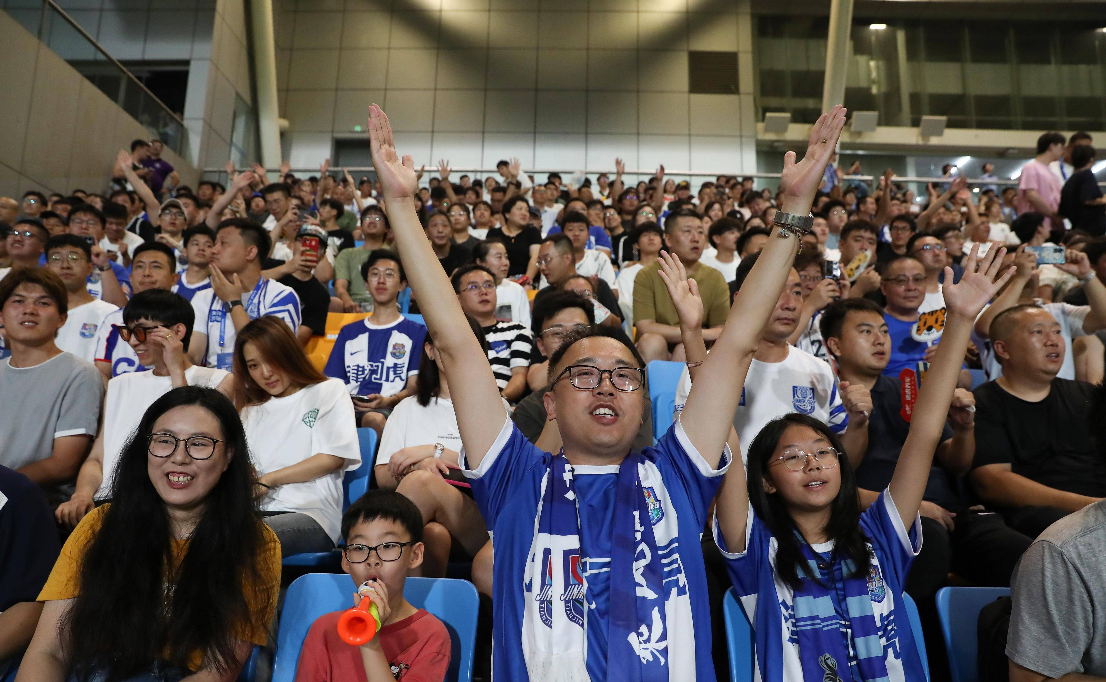 开云体育app-比赛开始前气氛紧张，现场球迷热情助威的简单介绍