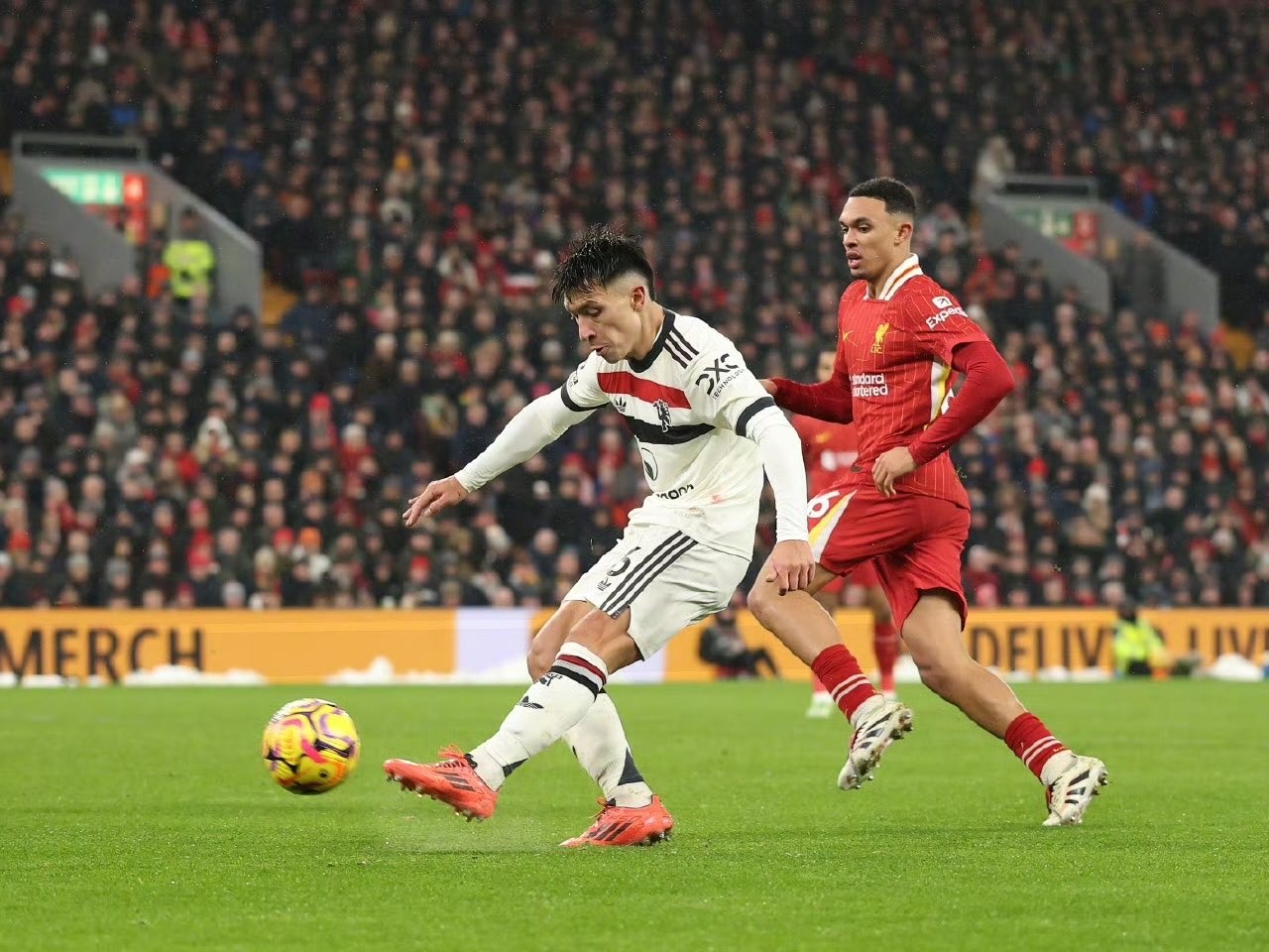 阿贾克斯客场1-1战平曼联的简单介绍 阿贾克斯客场1-1战平曼联的简单介绍