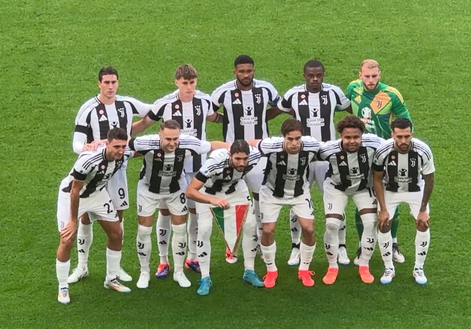 关于尤文图斯主场战胜那不勒斯，取得关键胜利的信息